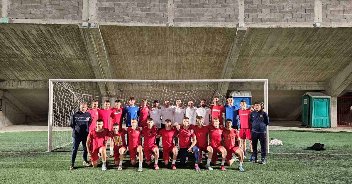 Professors and third-year students from the Department of Sport and Health, in collaboration with the Velez football club, conducted testing on cadets and juniors using modern equipment and technology: Tanita scales, OptoGait Jump system, and photocells. They tested agility, speed, explosive strength, and body composition.