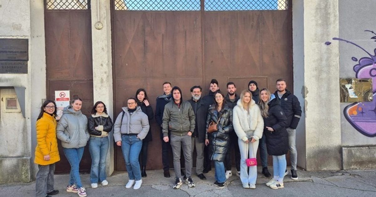 Fourth-year students of the Faculty of Law and third-year students of the Criminology and Security Studies, mentored by Prof. Dr. Denis Pajic, on the 16th of January, 2025,  visited the Penitentiary in Mostar as part of the Penology course.