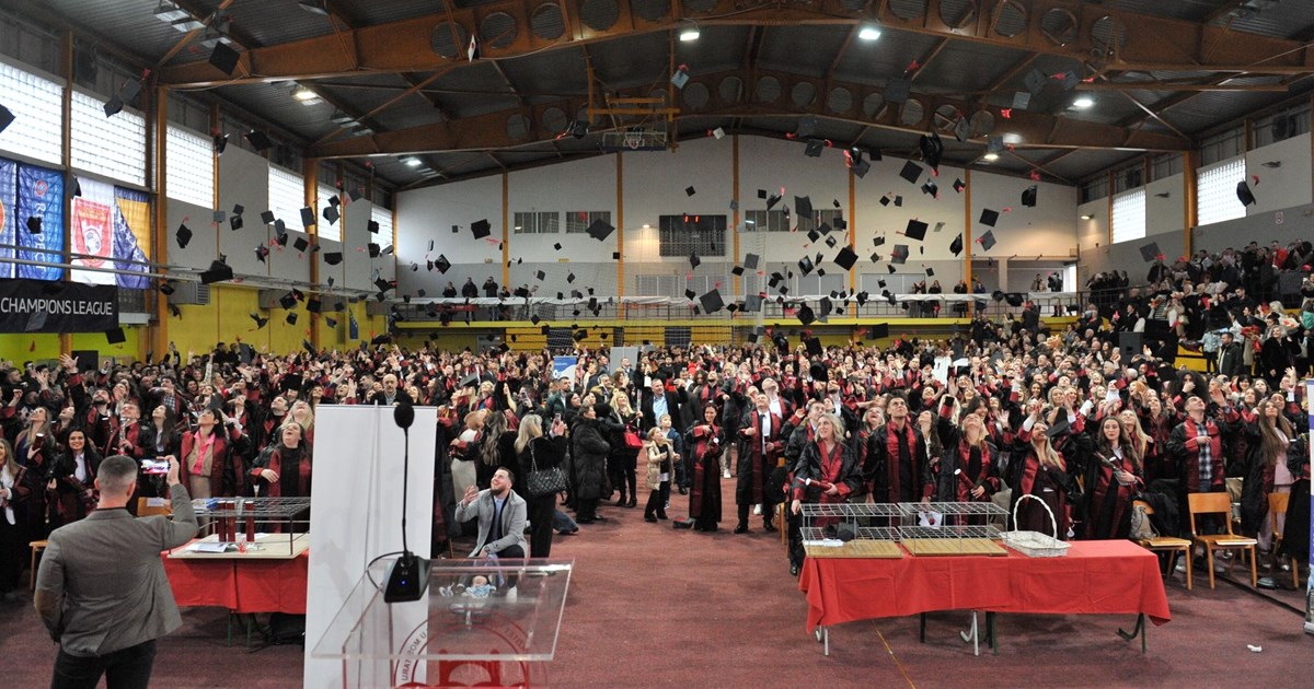 The Dzemal Bijedic University of Mostar concluded the program of marking its 48th anniversary with a promotion and diploma award ceremony in the North Camp Sports Hall.
