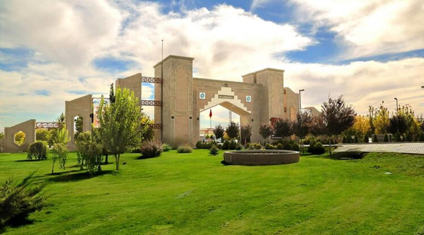 Omer Halisdemir Univerzitet kampus