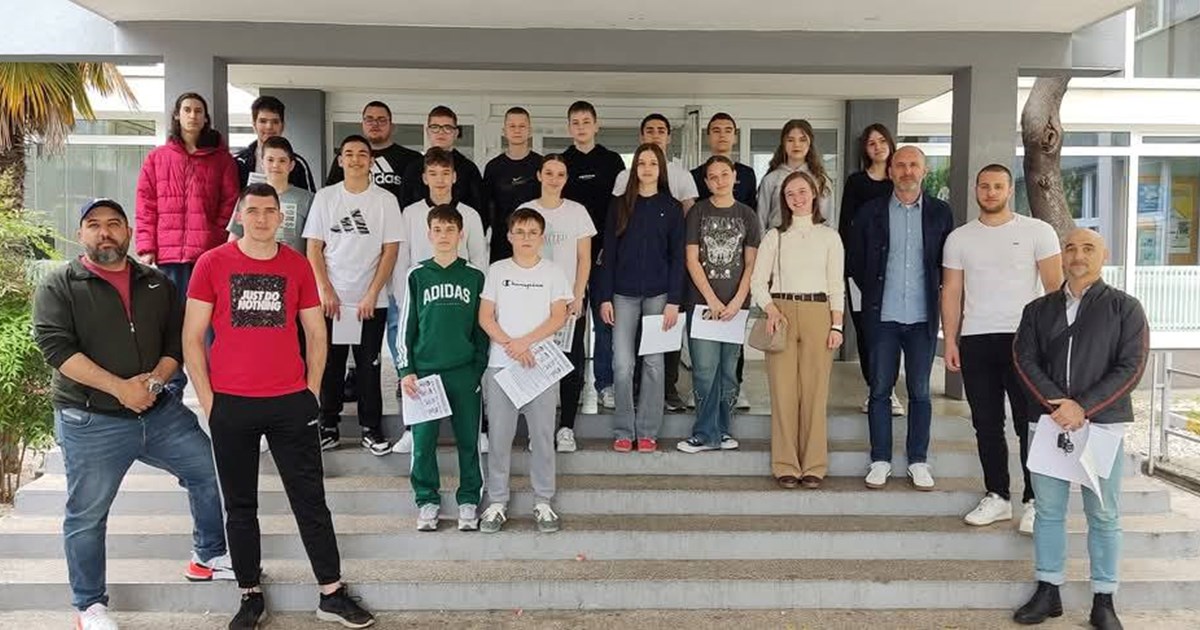 Professors from the Department of Sport and Health at the Faculty of Education, together with assistants and fourth-year students, delivered the lecture to 8th and 9th-grade pupils at the Fourth Primary School.