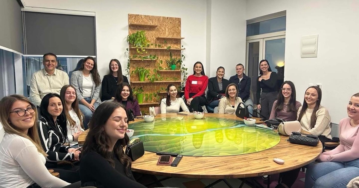 Third-year students of the Faculty of Economics, mentored by Prof. Dr. Veldin Ovcina and assistant Sara Kljajic, MA, visited the marketing agency eMedia Patch.