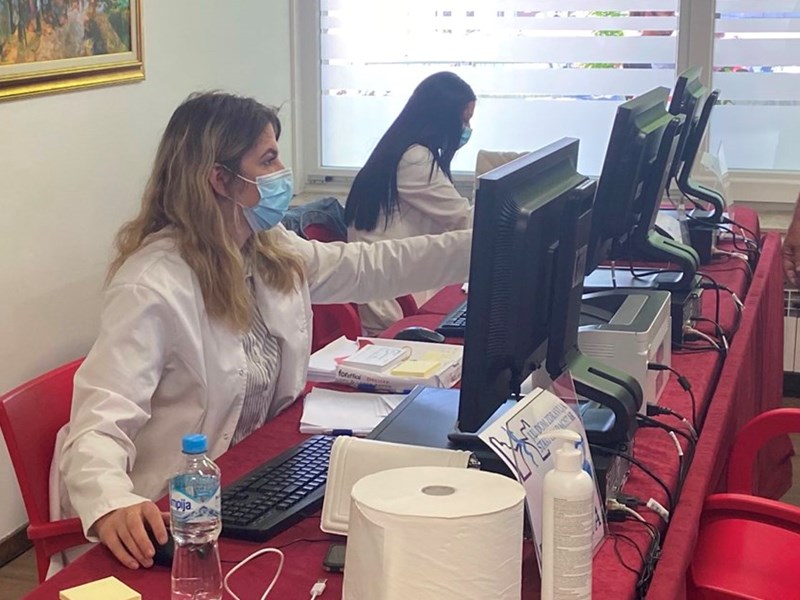 Health Care studies: Graduate students passively participated in the mass immunization of the population